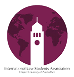 Logo de la International Law Student Association (ILSA) Capítulo de la Universidad de Puerto Rico.  El logo esta compuesto por un globo terráqueo con los colores vino y magenta en el centro se encuentra la silueta de la Torre de la Universidad de Puerto Rico en color blanco.