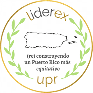 Logo ProBono Líderes para una Recuperación Justa (LideRex). El logo en forma de circulo tiene el mapa de Puerto Rico en el centro seguido del motto (re) construyendo un Puerto Rico más equitativo. Con dos ramas a ambos lados color verde y las palabras liderex y upr en color dorado y gris.