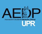 Logo de la Asociación Estudiantil de Derecho Penal. Esta compuesto por las siglas AEDP seguido en la parte de abajo por el nombre de la asociación y las siglas en color blanco de la UPR. En la D se encuentra la imagen la lady justice sosteniendo una balanza. El logo cuenta con un fondo color azul.